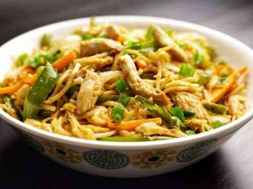 CHICKEN HAKKA NOODLES