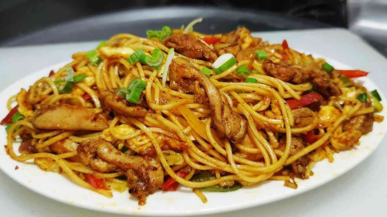 CHICKEN CHOWMEIN